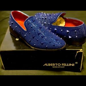 Men royal blue studded shoes